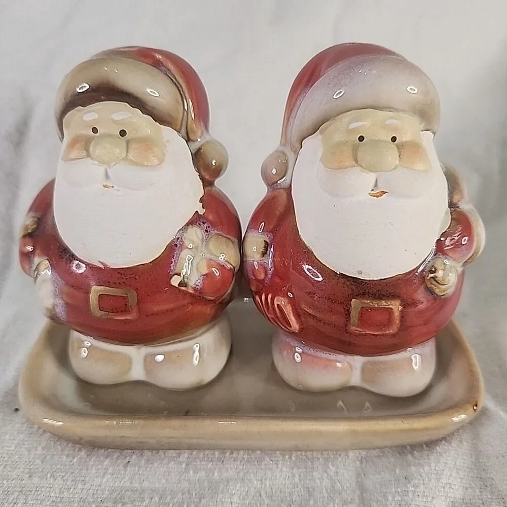CHRISTMAS Ceramic Santa Claus Salt And Pepper And Tray Set Enchanted Forest New